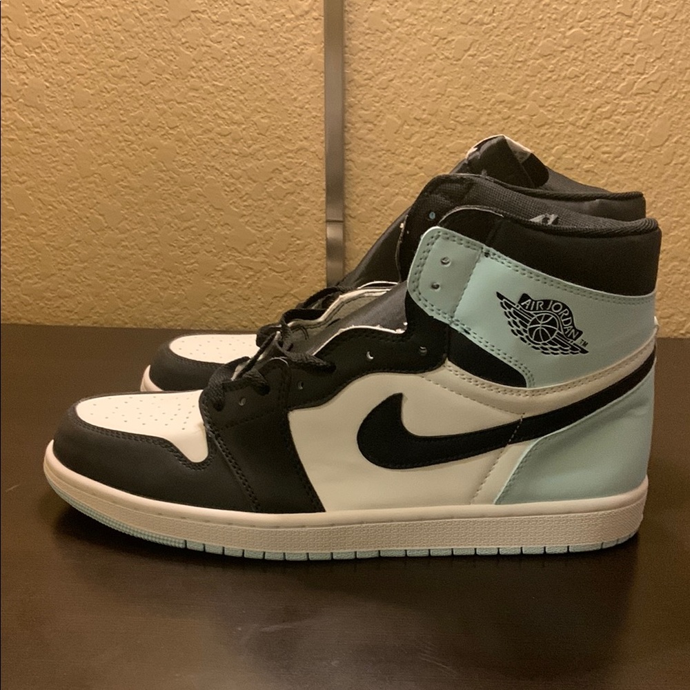 Jordan Sneakers Black and White